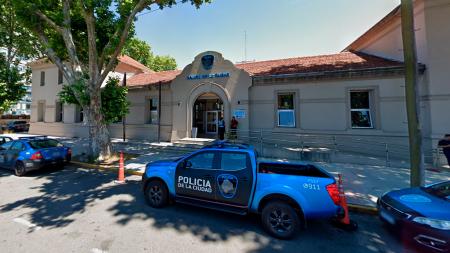 Un turista francés murió en una comisaría porteña a la que había ido a denunciar un robo